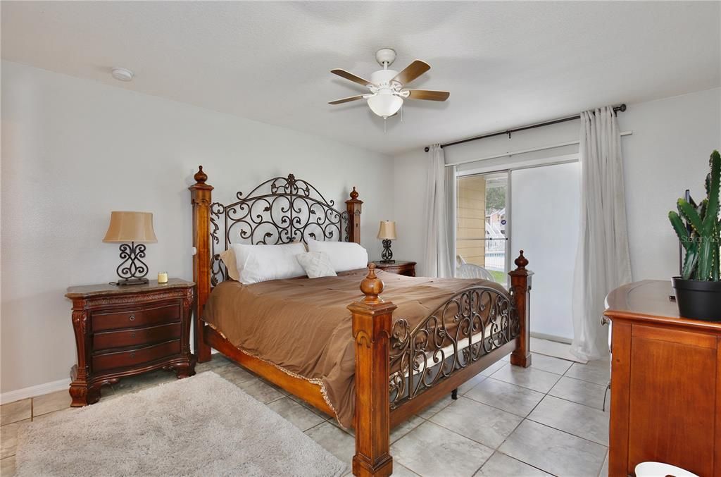 Activo con contrato: $244,000 (3 camas, 2 baños, 1357 Pies cuadrados)