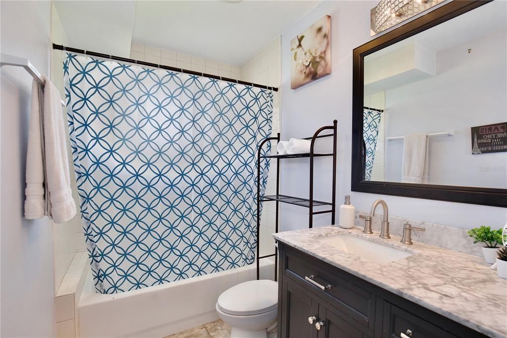 Activo con contrato: $244,000 (3 camas, 2 baños, 1357 Pies cuadrados)