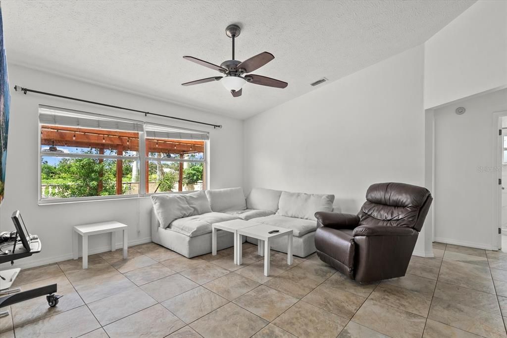 待售: $900,000 (3 贝兹, 2 浴室, 1813 平方英尺)