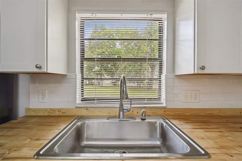 Active With Contract: $340,000 (4 beds, 0 baths, 1950 Square Feet)