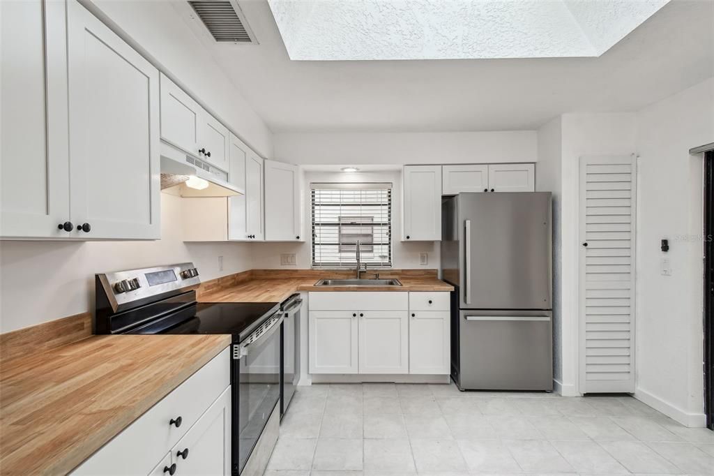 Active With Contract: $340,000 (4 beds, 0 baths, 1950 Square Feet)