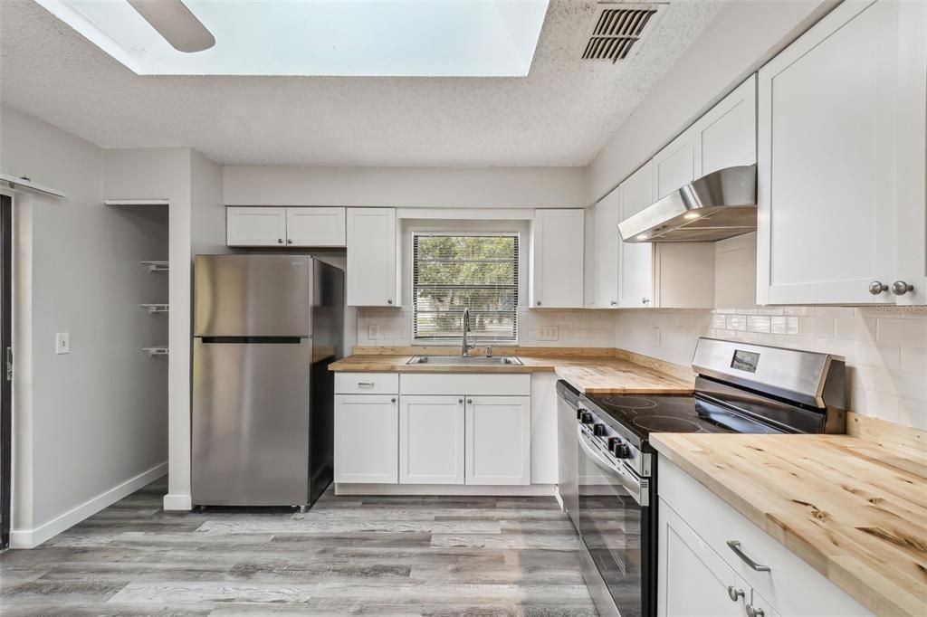 Active With Contract: $340,000 (4 beds, 0 baths, 1950 Square Feet)