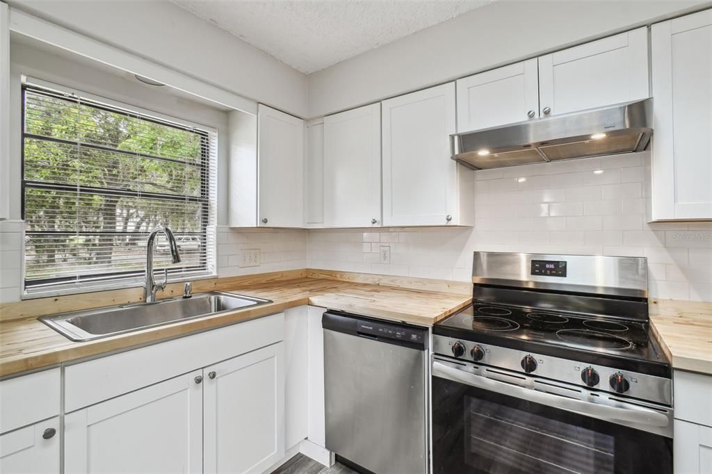 Active With Contract: $340,000 (4 beds, 0 baths, 1950 Square Feet)