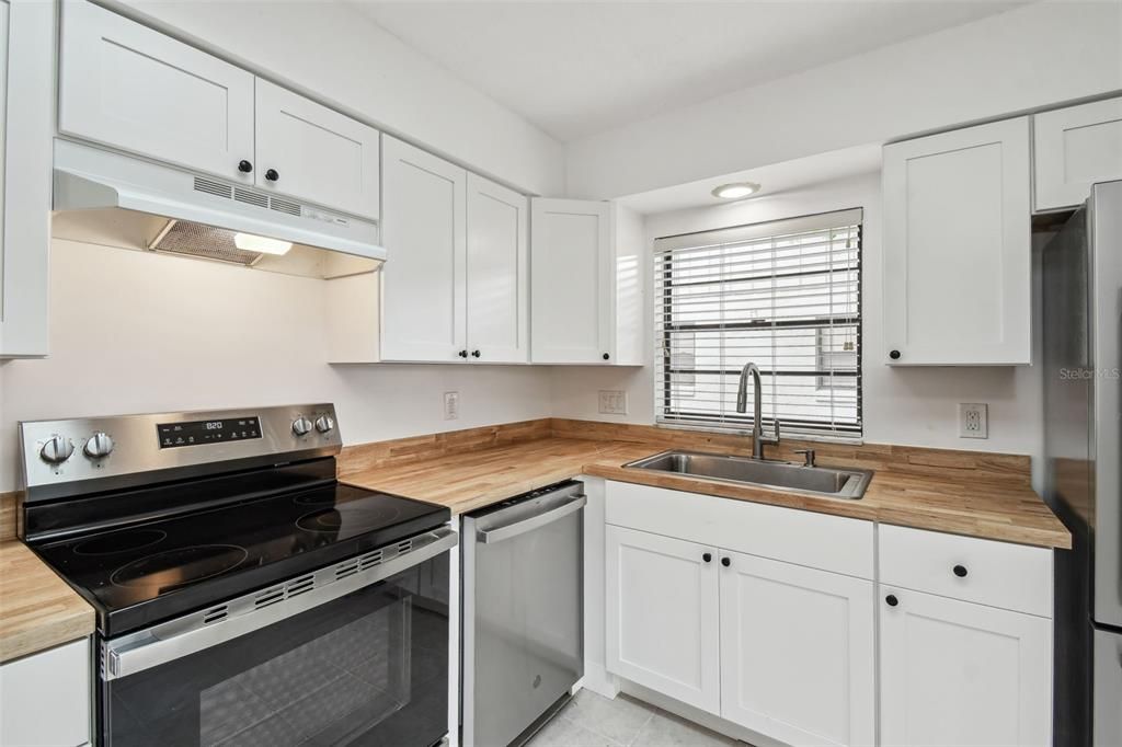 Active With Contract: $340,000 (4 beds, 0 baths, 1950 Square Feet)