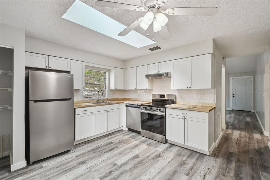 Active With Contract: $340,000 (4 beds, 0 baths, 1950 Square Feet)