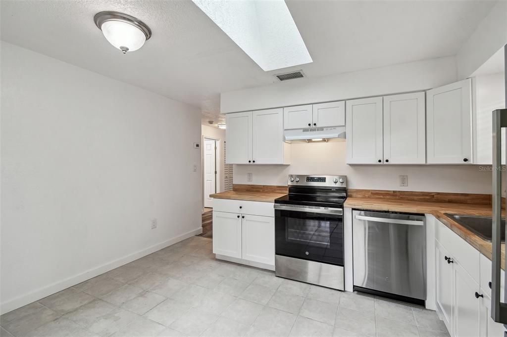 Active With Contract: $340,000 (4 beds, 0 baths, 1950 Square Feet)