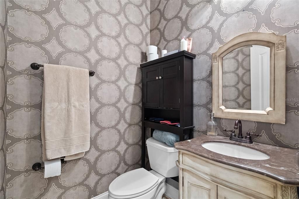 Под контрактом: $835,000 (4 спален, 3 ванн, 3969 Квадратных фут)