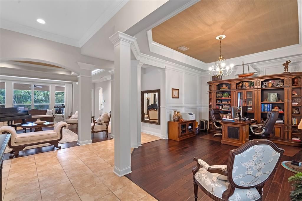 Под контрактом: $835,000 (4 спален, 3 ванн, 3969 Квадратных фут)