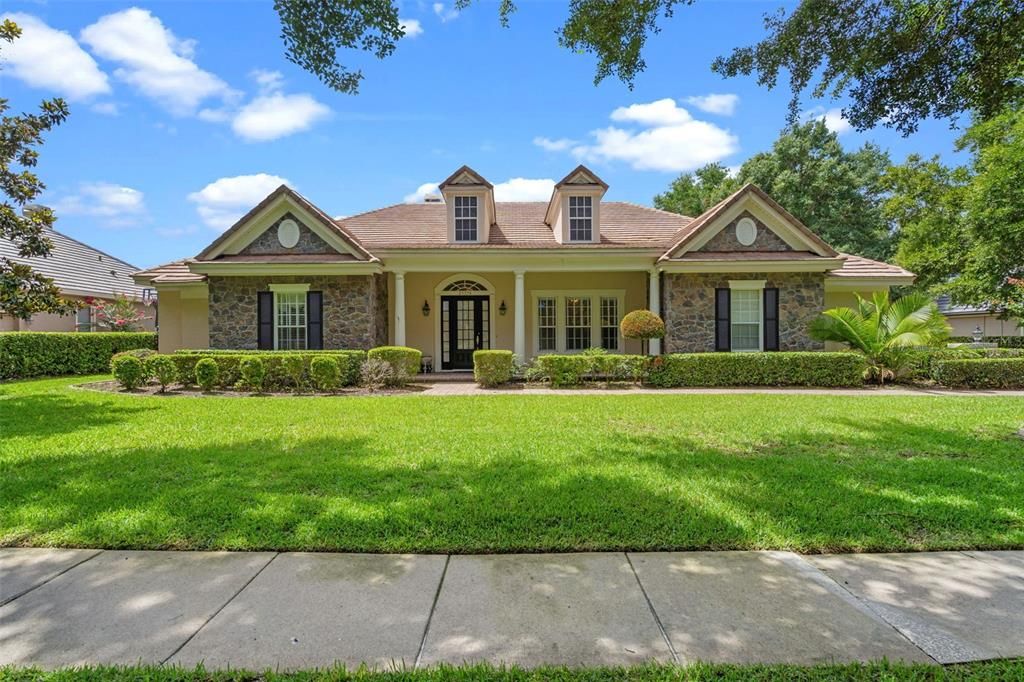 Под контрактом: $835,000 (4 спален, 3 ванн, 3969 Квадратных фут)