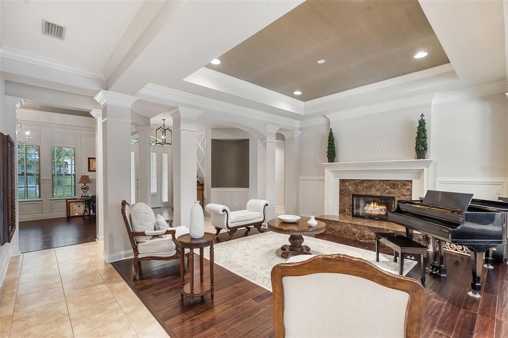 Под контрактом: $835,000 (4 спален, 3 ванн, 3969 Квадратных фут)