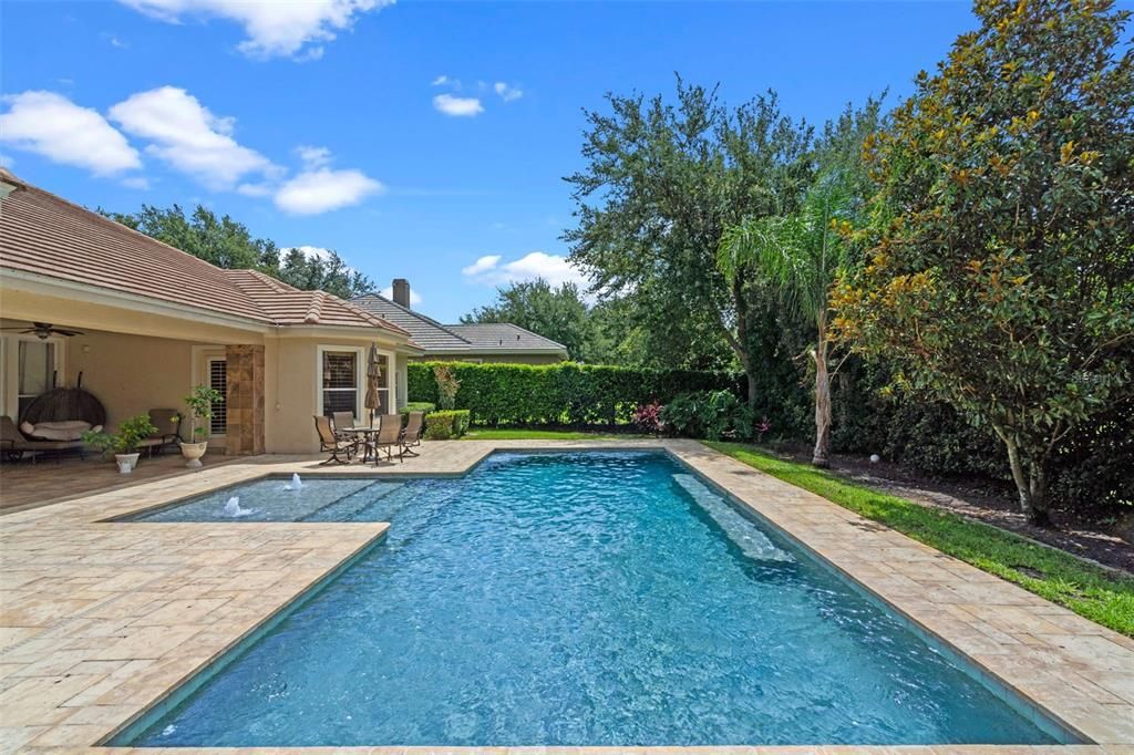 Под контрактом: $835,000 (4 спален, 3 ванн, 3969 Квадратных фут)