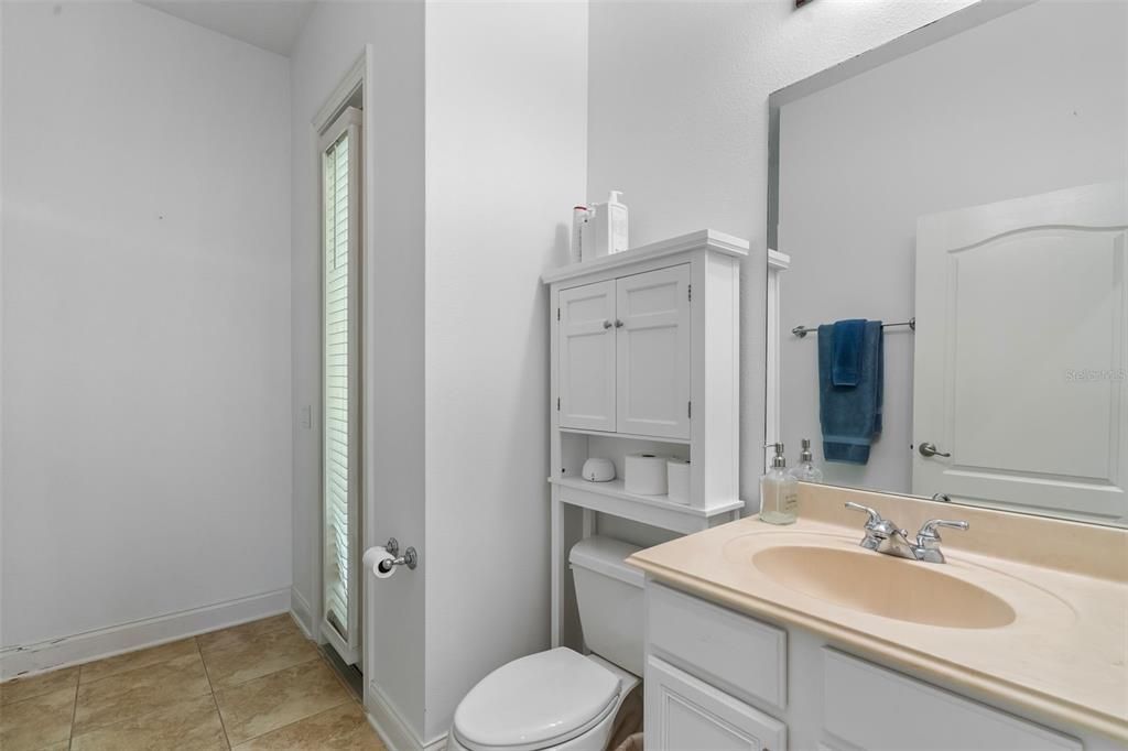 Под контрактом: $835,000 (4 спален, 3 ванн, 3969 Квадратных фут)