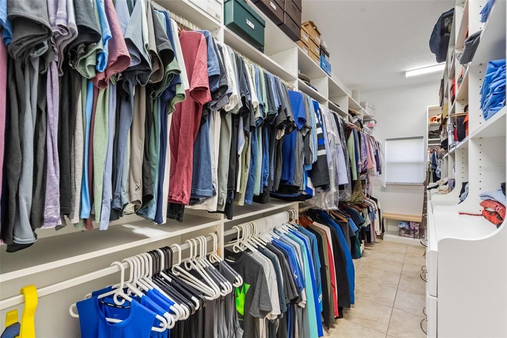 Под контрактом: $835,000 (4 спален, 3 ванн, 3969 Квадратных фут)