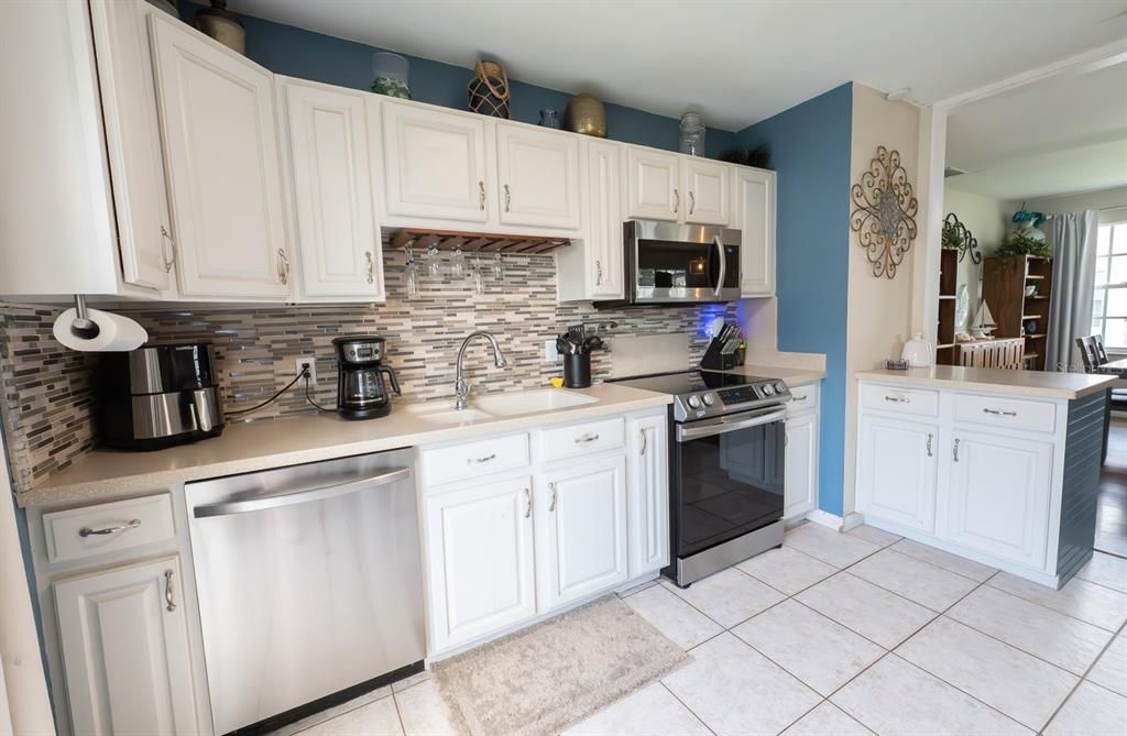 Под контрактом: $199,000 (3 спален, 2 ванн, 1038 Квадратных фут)