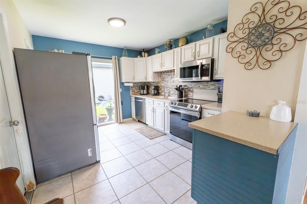 Под контрактом: $199,000 (3 спален, 2 ванн, 1038 Квадратных фут)