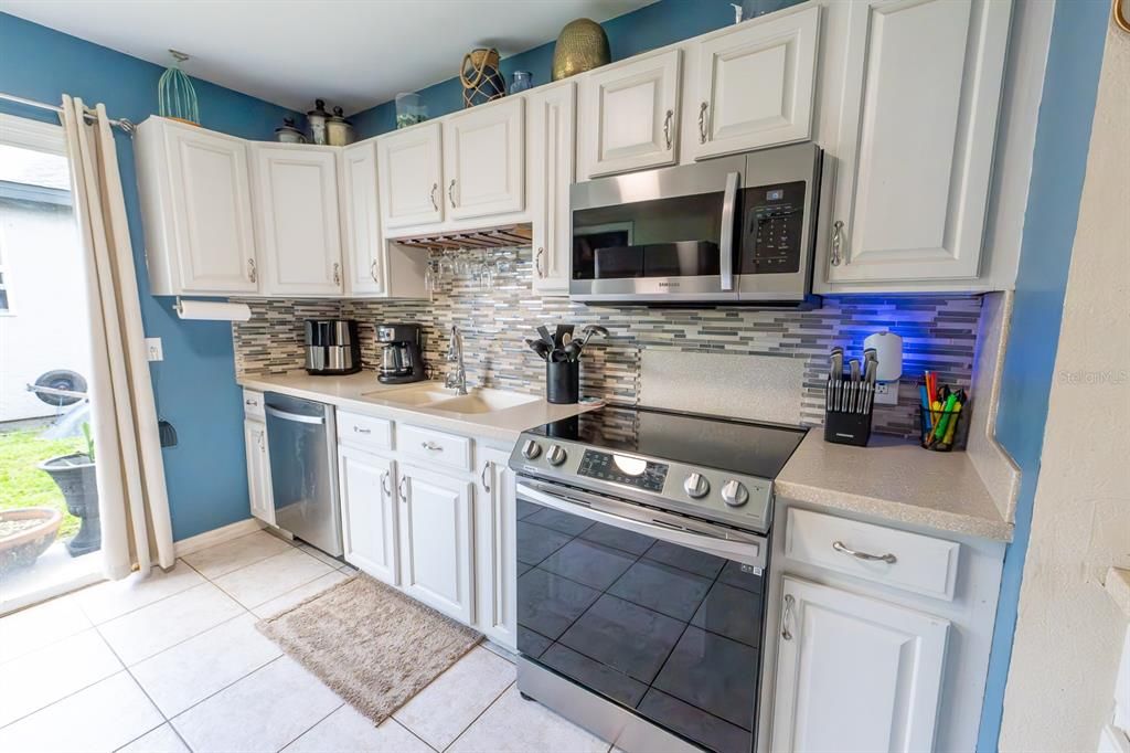 Под контрактом: $199,000 (3 спален, 2 ванн, 1038 Квадратных фут)