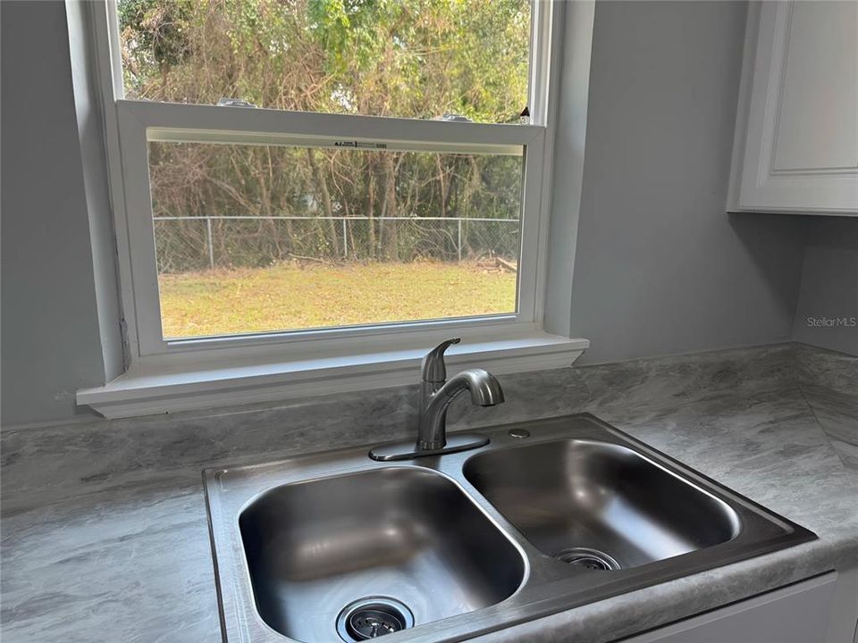 For Sale: $200,000 (3 beds, 1 baths, 784 Square Feet)