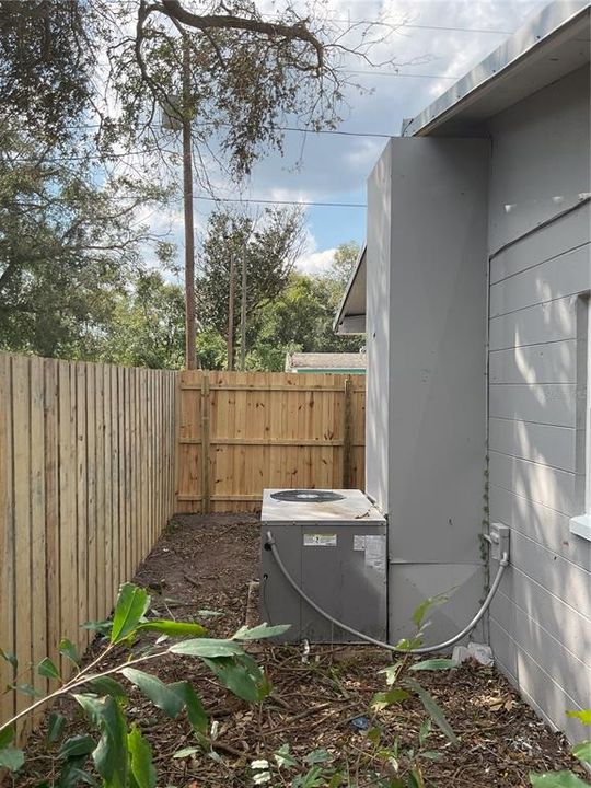 For Sale: $200,000 (3 beds, 1 baths, 784 Square Feet)