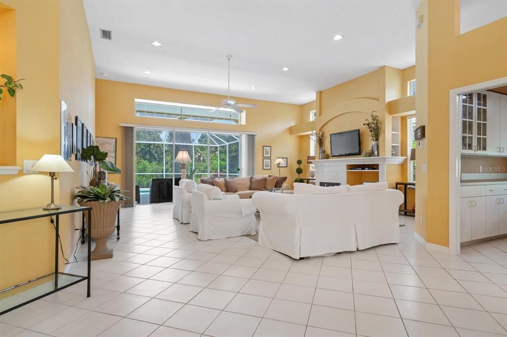 For Sale: $685,000 (3 beds, 2 baths, 2294 Square Feet)