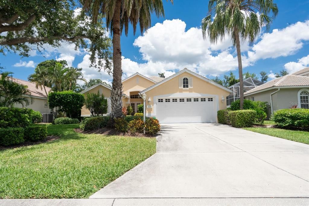 For Sale: $685,000 (3 beds, 2 baths, 2294 Square Feet)