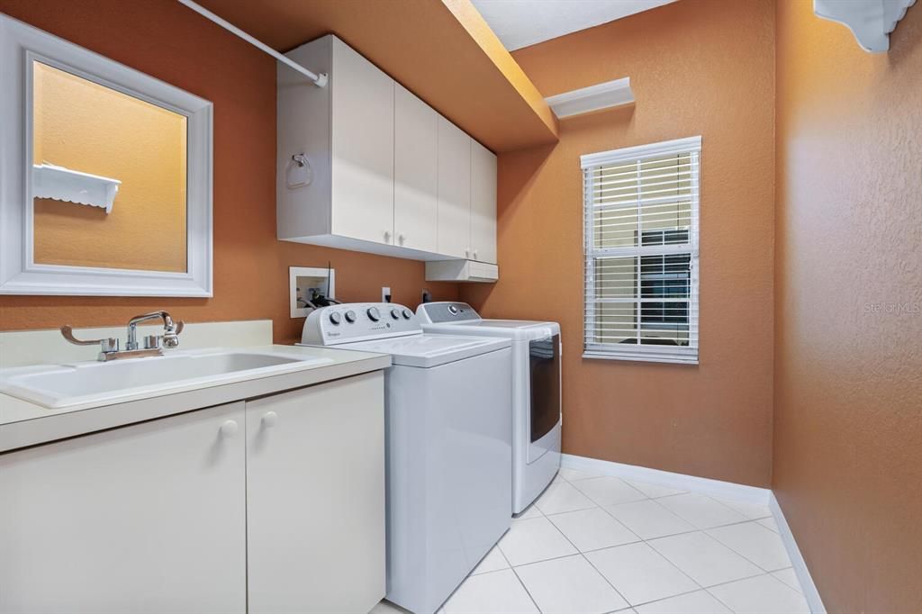 For Sale: $685,000 (3 beds, 2 baths, 2294 Square Feet)