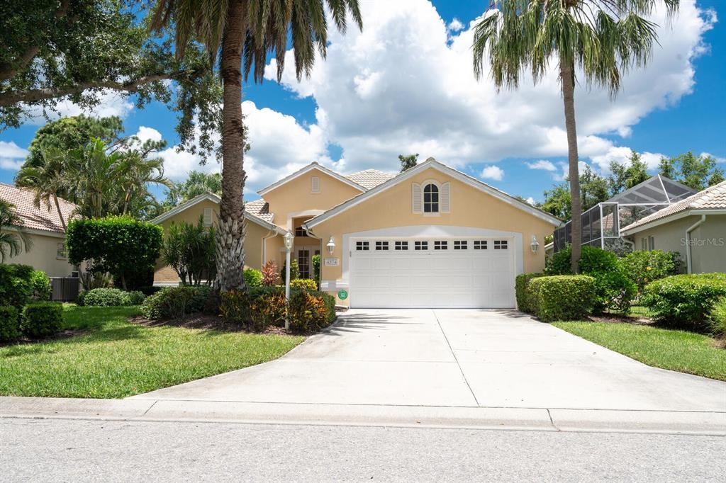 For Sale: $685,000 (3 beds, 2 baths, 2294 Square Feet)