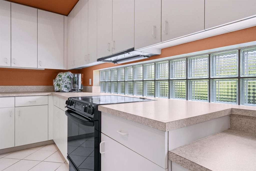 For Sale: $685,000 (3 beds, 2 baths, 2294 Square Feet)