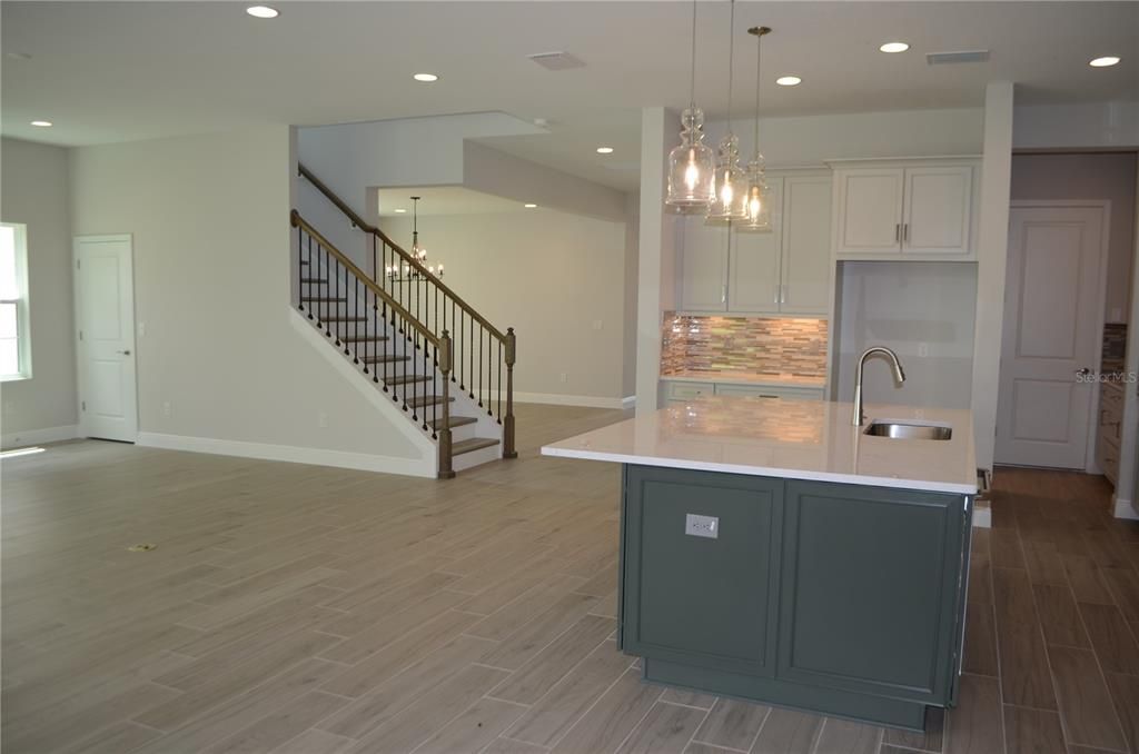 For Rent: $6,500 (6 beds, 5 baths, 4900 Square Feet)