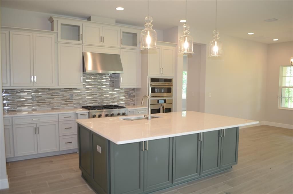 For Rent: $6,500 (6 beds, 5 baths, 4900 Square Feet)