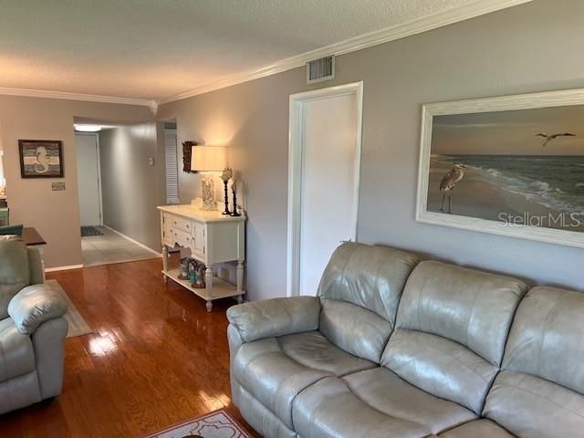 For Sale: $216,900 (2 beds, 2 baths, 1196 Square Feet)