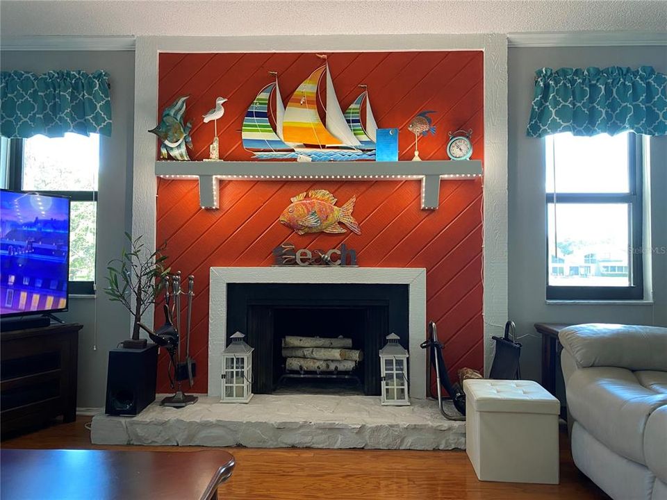 For Sale: $216,900 (2 beds, 2 baths, 1196 Square Feet)