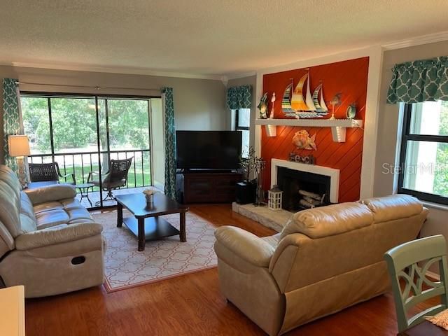 For Sale: $216,900 (2 beds, 2 baths, 1196 Square Feet)