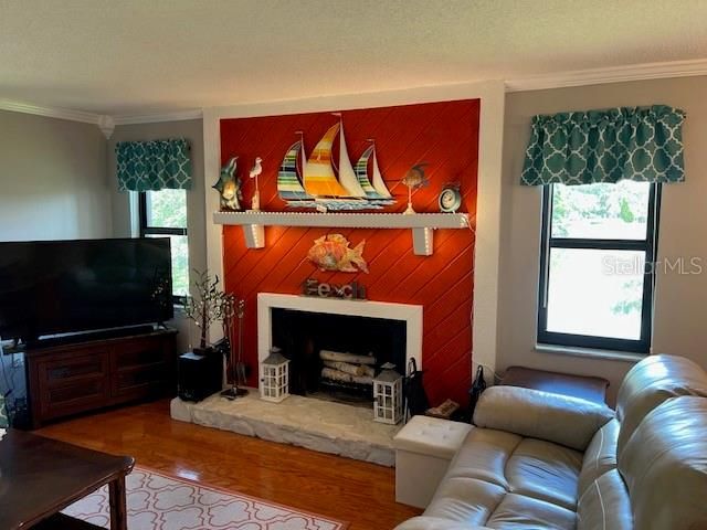 For Sale: $216,900 (2 beds, 2 baths, 1196 Square Feet)