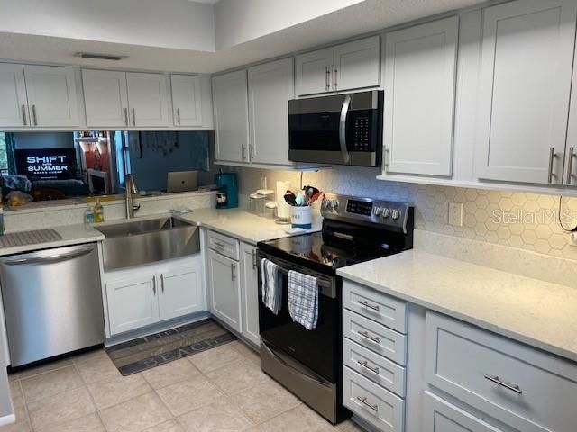 For Sale: $216,900 (2 beds, 2 baths, 1196 Square Feet)