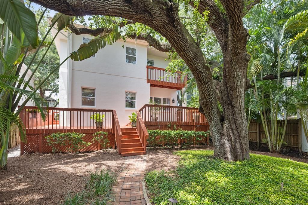 Active With Contract: $5,000 (4 beds, 2 baths, 2633 Square Feet)