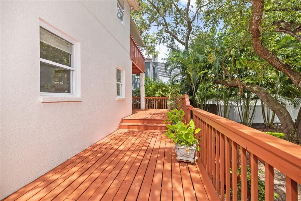 Active With Contract: $5,000 (4 beds, 2 baths, 2633 Square Feet)