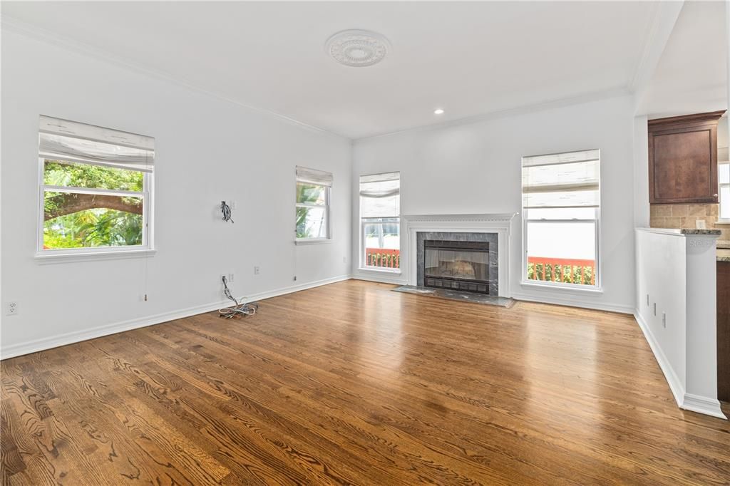 Active With Contract: $5,000 (4 beds, 2 baths, 2633 Square Feet)