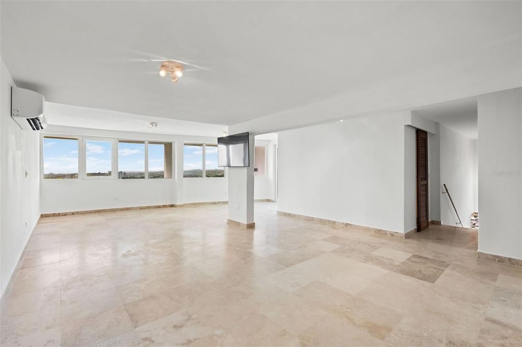 Под контрактом: $725,000 (4 спален, 3 ванн, 2775 Квадратных фут)