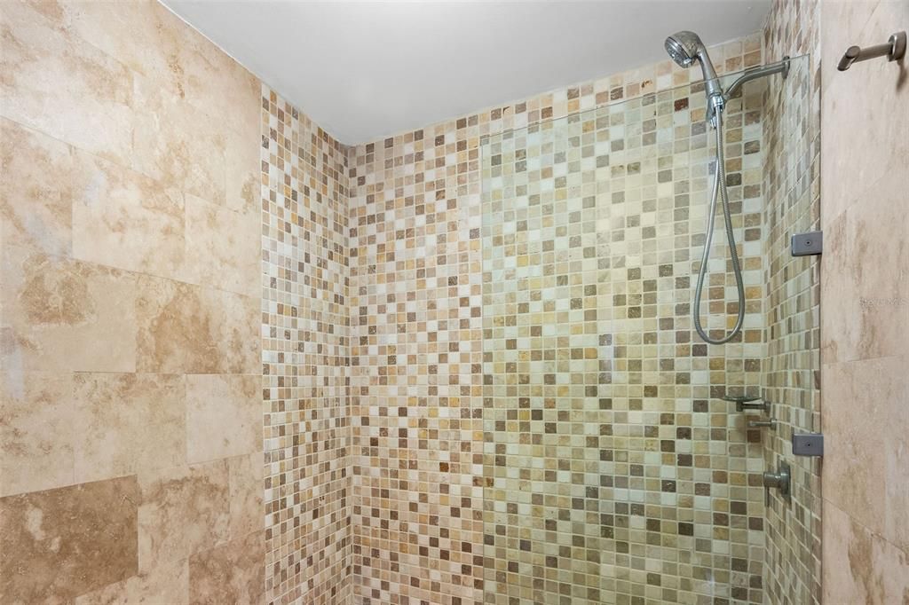 Под контрактом: $725,000 (4 спален, 3 ванн, 2775 Квадратных фут)