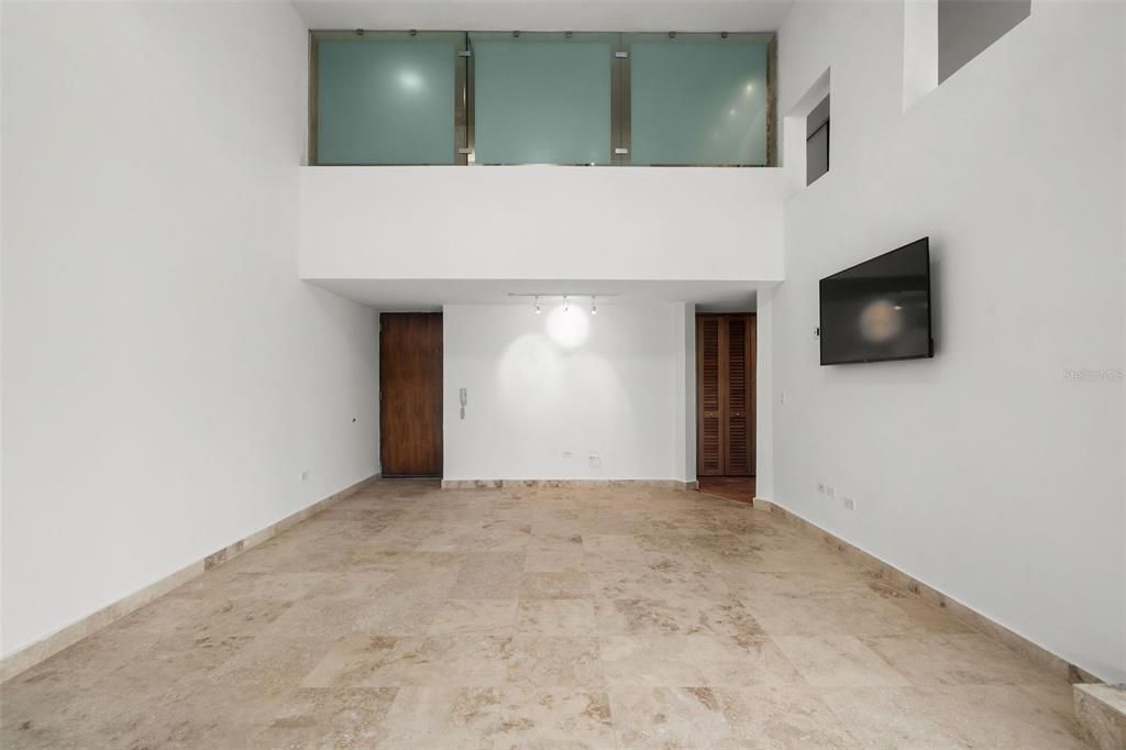 Под контрактом: $725,000 (4 спален, 3 ванн, 2775 Квадратных фут)