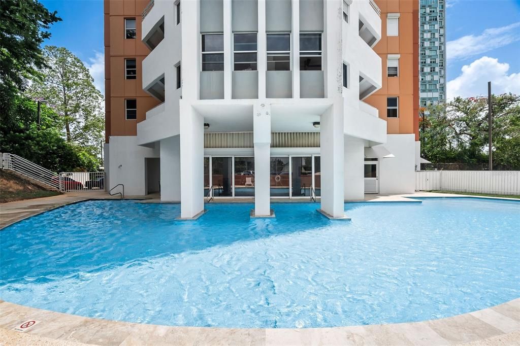 Под контрактом: $725,000 (4 спален, 3 ванн, 2775 Квадратных фут)