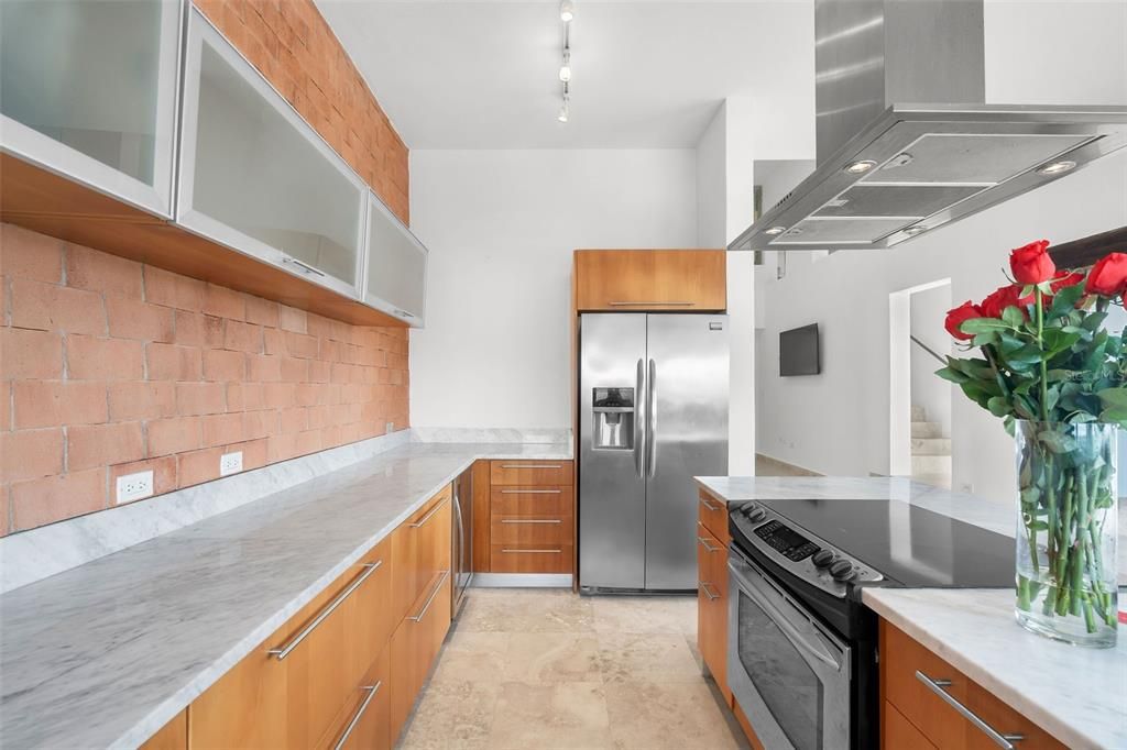 Под контрактом: $725,000 (4 спален, 3 ванн, 2775 Квадратных фут)