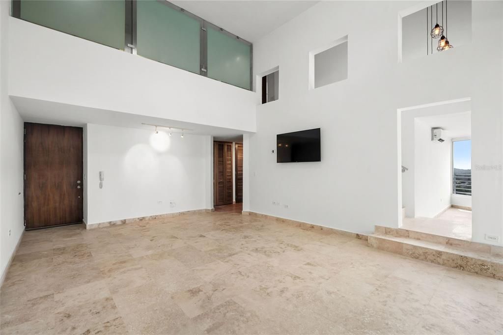 Под контрактом: $725,000 (4 спален, 3 ванн, 2775 Квадратных фут)