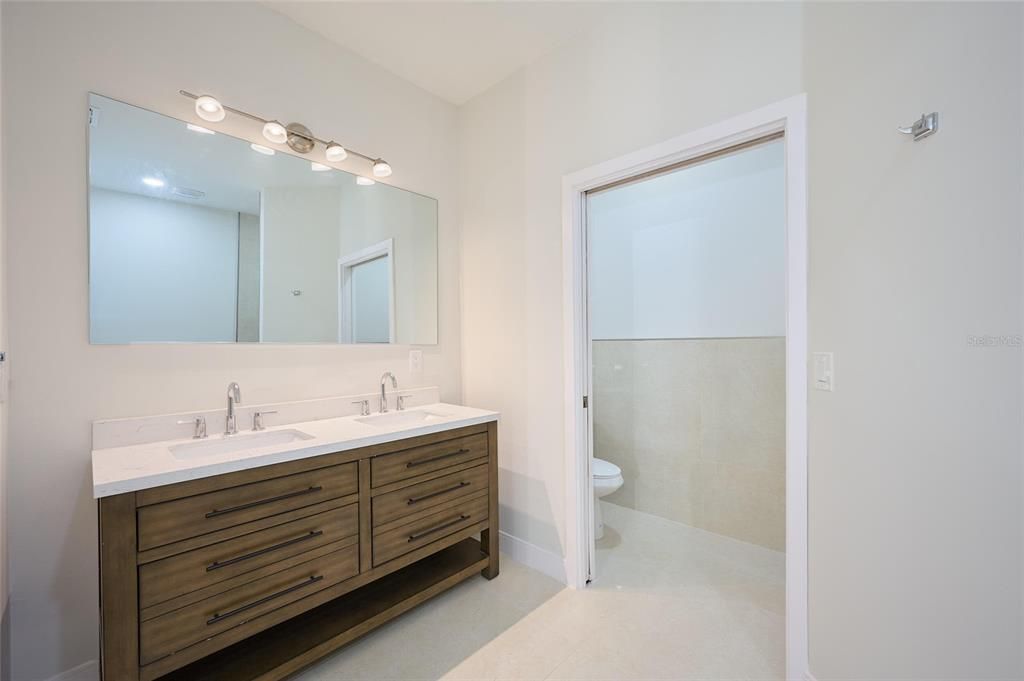 На продажу: $399,900 (3 спален, 2 ванн, 2200 Квадратных фут)
