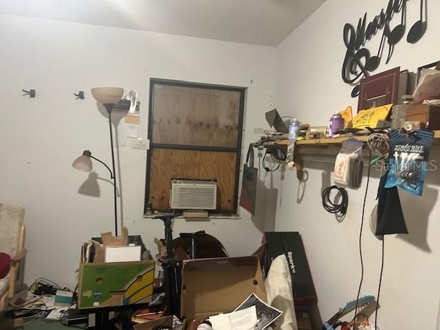 На продажу: $189,900 (3 спален, 2 ванн, 1040 Квадратных фут)