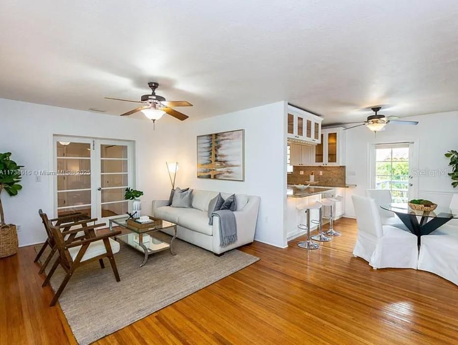 Recently Sold: $1,993,000 (2 beds, 1 baths, 1199 Square Feet)