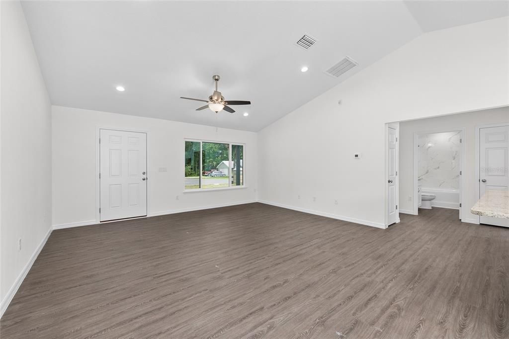 En Venta: $263,900 (3 camas, 2 baños, 1371 Pies cuadrados)