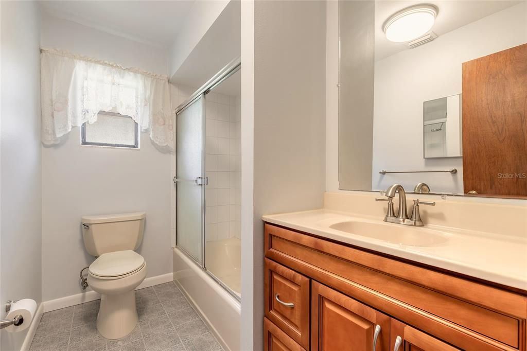 En Venta: $325,000 (4 camas, 2 baños, 1512 Pies cuadrados)