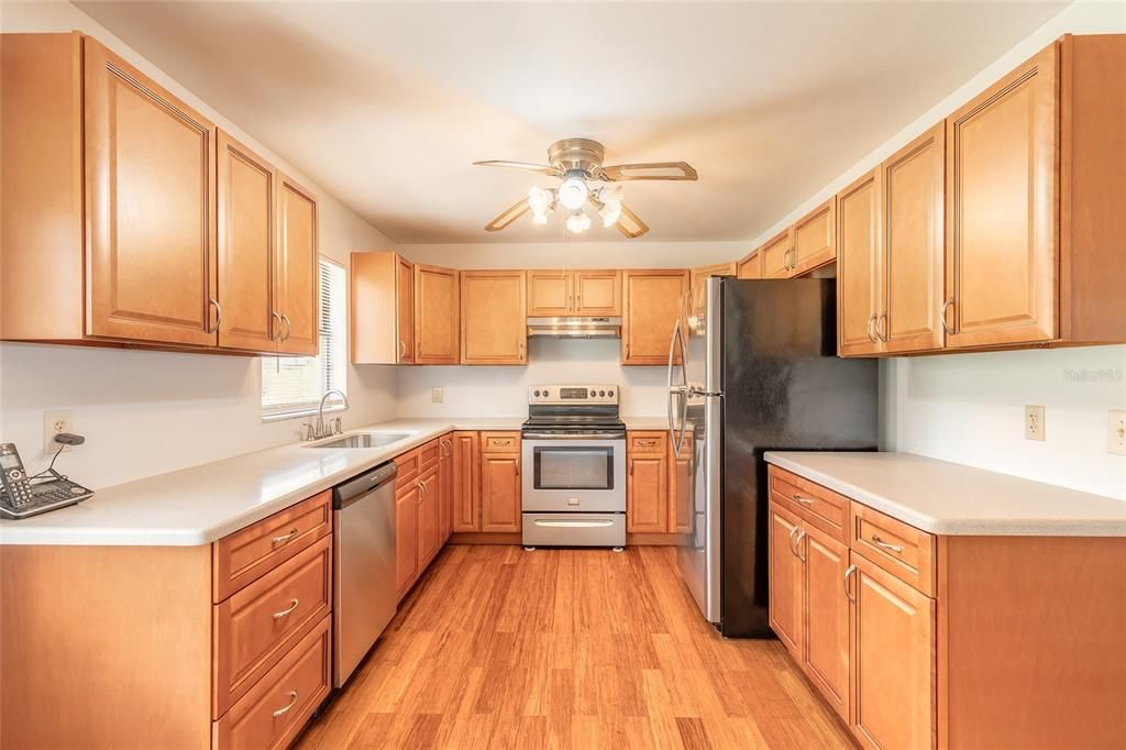 En Venta: $325,000 (4 camas, 2 baños, 1512 Pies cuadrados)