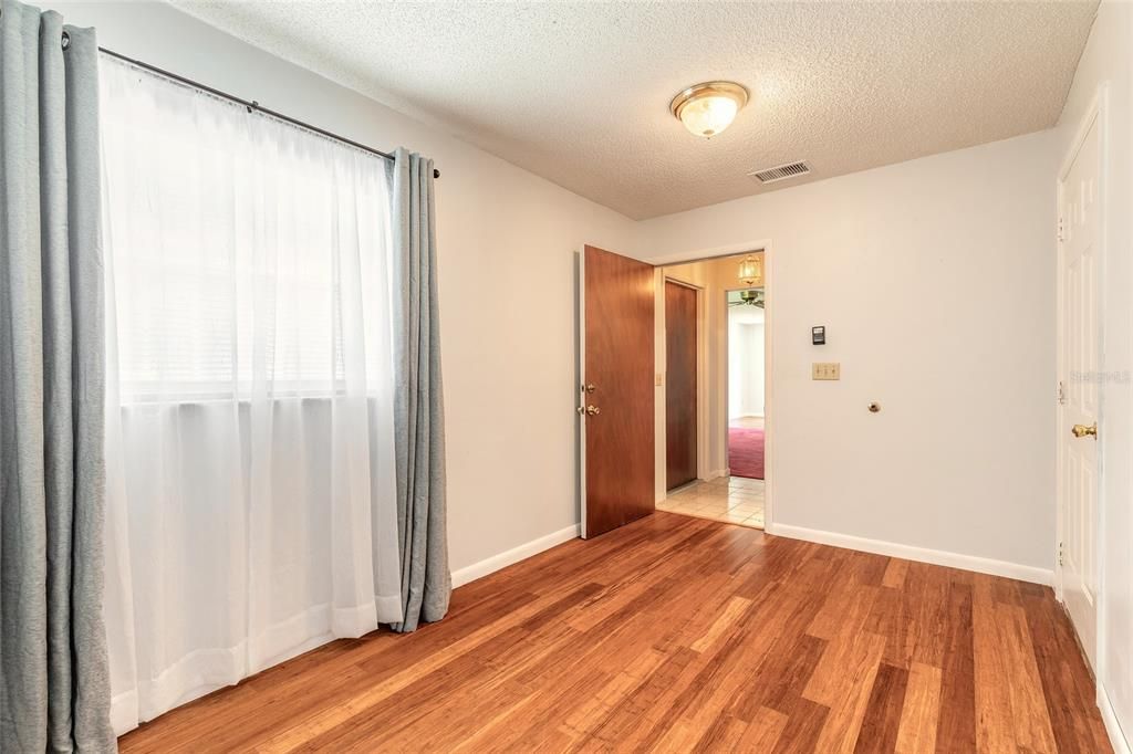 En Venta: $325,000 (4 camas, 2 baños, 1512 Pies cuadrados)